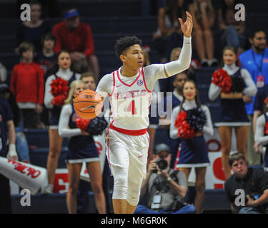 März 03, 2018; Oxford, MS, USA; Ole Miss Guard, Breein Tyree (4), unten pusjes Gericht und Signale an die Masse. Die Vanderbilt Commodores besiegten die Ole Miss Rebels, 82-69, im Pavillon am Ole' Fräulein Kevin Lanlgey/CSM Credit: Cal Sport Media/Alamy leben Nachrichten Stockfoto