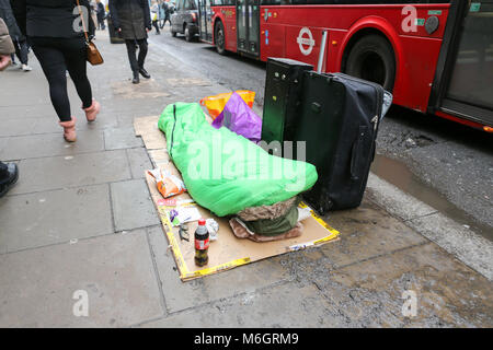 3. März, 2018. Eine obdachlose Person schlafend neben Oxford Street in Central London. Penelope Barritt/Alamy leben Nachrichten Stockfoto