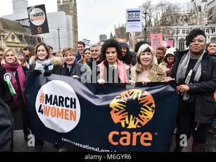 Westminster, London, Großbritannien. 4. März 2018. Die jährlichen März 4 Frauen März vom Parlament zum Trafalgar Square in London der Internationale Tag der Frau und 100 Jahre seit Frauen in Großbritannien zu feiern ersten gewonnen das Recht zu wählen. Stockfoto