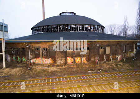 02 März 2018, Deutschland, Berlin: Die runde Lokschuppen an der S-Bahn Station Pankow-Heinersdorf. · Keine LEITUNG SERVICE · Foto: Jörg Carstensen/dpa Stockfoto