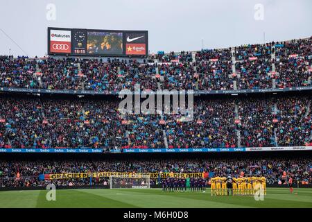 Barcelona, Spanien. 4 Mär, 2018. BARCELONA, SPANIEN - 04. März: der FC Barcelona team und Fans zu Ehren ex FC Barcelona Spieler Enrique González Castro le Letzten 27 Februar während La Liga Match zwischen dem FC Barcelona gegen Atletico de Madrid im Camp Nou Stadion in Barcelona am 04. März 2018 bekannt als Quini tot. Credit: CORDON Cordon Drücken Sie die Taste/Alamy Live News Credit: CORDON PRESSE/Alamy Live News Credit: CORDON PRESSE/Alamy Live News Credit: CORDON PRESSE/Alamy leben Nachrichten Stockfoto