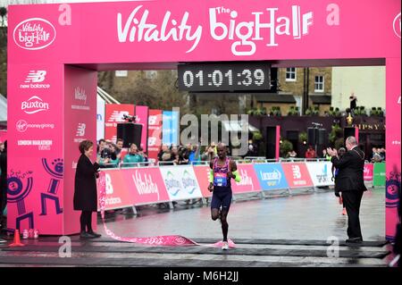 Greenwich, Großbritannien, 4. März 2018, Mo Farah gewann die Vitalität große Halbmarathon Credit: Giovanni Q/Alamy leben Nachrichten Stockfoto