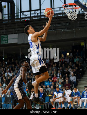 Karlsruhe, Deutschland. 04 Mär, 2018. Alexander jarelle Reischel (Lions Karlsruhe) setzt sich durch". GES/Basketball/ProA: PSK Lions - Heidelberg, 04.03.2018 ------ | Nutzung der weltweiten Kredit: dpa/Alamy leben Nachrichten Stockfoto