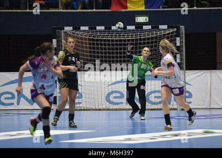 Bukarest, Rumänien - März 04, 2018: Handball Match zwischen CSM Bukarest und Midtjylland in der Hauptrunde der EHF Champions League 2017/18 in der Sala Polivalenta, Bukarest, Rumänien. Credit: Alberto Grosescu/Alamy leben Nachrichten Stockfoto