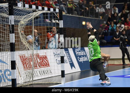 Bukarest, Rumänien - März 04, 2018: Handball Match zwischen CSM Bukarest und Midtjylland in der Hauptrunde der EHF Champions League 2017/18 in der Sala Polivalenta, Bukarest, Rumänien. Credit: Alberto Grosescu/Alamy leben Nachrichten Stockfoto