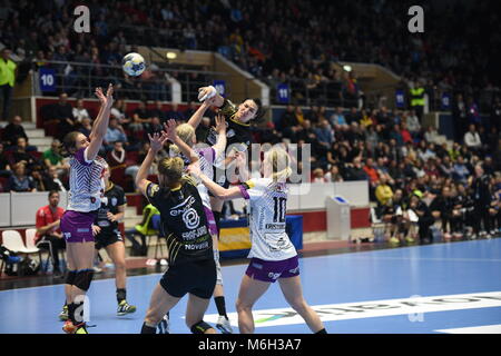 Bukarest, Rumänien - März 04, 2018: Handball Match zwischen CSM Bukarest und Midtjylland in der Hauptrunde der EHF Champions League 2017/18 in der Sala Polivalenta, Bukarest, Rumänien. Credit: Alberto Grosescu/Alamy leben Nachrichten Stockfoto