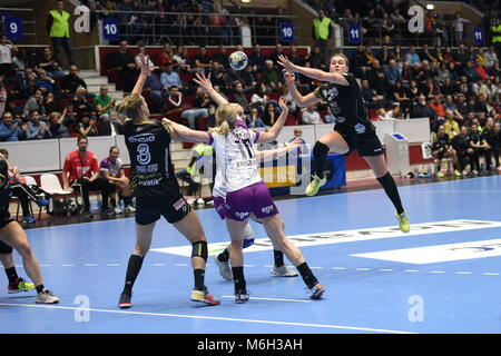 Bukarest, Rumänien - März 04, 2018: Handball Match zwischen CSM Bukarest und Midtjylland in der Hauptrunde der EHF Champions League 2017/18 in der Sala Polivalenta, Bukarest, Rumänien. Credit: Alberto Grosescu/Alamy leben Nachrichten Stockfoto