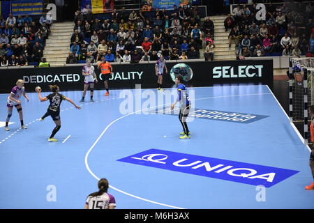 Bukarest, Rumänien - März 04, 2018: Handball Match zwischen CSM Bukarest und Midtjylland in der Hauptrunde der EHF Champions League 2017/18 in der Sala Polivalenta, Bukarest, Rumänien. Credit: Alberto Grosescu/Alamy leben Nachrichten Stockfoto