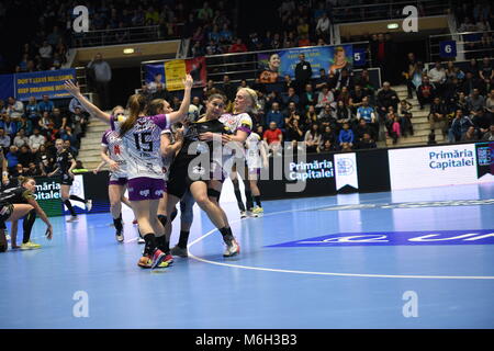 Bukarest, Rumänien - März 04, 2018: Handball Match zwischen CSM Bukarest und Midtjylland in der Hauptrunde der EHF Champions League 2017/18 in der Sala Polivalenta, Bukarest, Rumänien. Credit: Alberto Grosescu/Alamy leben Nachrichten Stockfoto