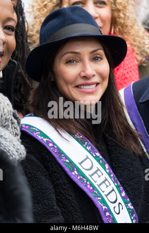 London, Großbritannien. 04 Mär, 2018. Natalie Imbruglia nimmt am 4. März in London Frauen. März der internationale Frauentag und 100 Jahre seit Frauen in Großbritannien zu feiern ersten gewonnen das Recht zu wählen. Credit: Raymond Tang/Alamy leben Nachrichten Stockfoto