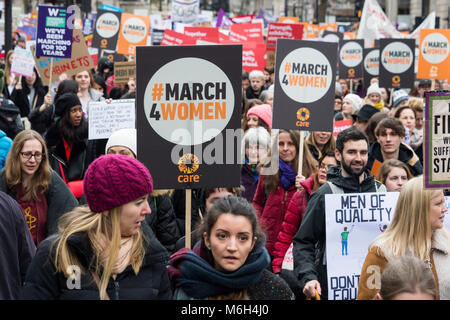 London, Großbritannien. 04 Mär, 2018. Der 4. März Frauen März in Central London Internationaler Tag der Frau und 100 Jahre seit Frauen in Großbritannien zu feiern ersten gewonnen das Recht zu wählen. Credit: Raymond Tang/Alamy leben Nachrichten Stockfoto