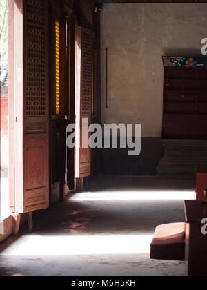 Wudang Temple und Wudang Mountaing. Der Ursprung des chinesischen Taoistischen Kampfkunst, Tai Chi. Reisen in Hu Bei Provinz, China. Im Jahr 2014, 16. April. Stockfoto