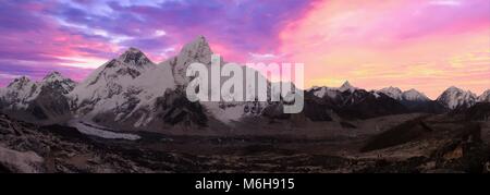 Blick auf den Everest Bereich im Morgengrauen von Kala Patthar, Gorak Shep, Everest Base Camp trek, Nepal Stockfoto