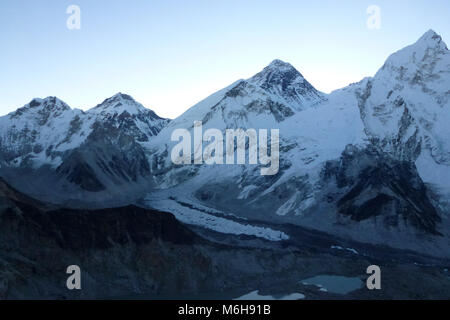 Blick auf den Everest Bereich im Morgengrauen von Kala Patthar, Gorak Shep, Everest Base Camp trek, Nepal Stockfoto