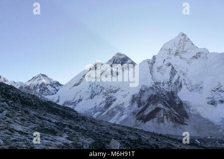 Malerischer Blick auf Mount Everest Gipfel im Morgengrauen von Kala Patthar, Gorak Shep, Everest Base Camp trek, Nepal Stockfoto