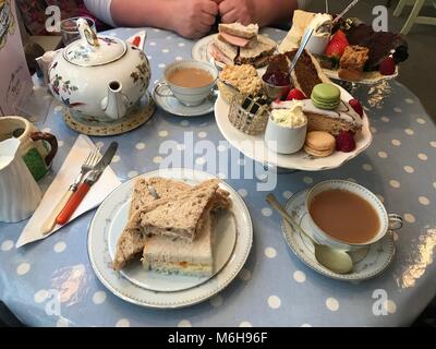 Mittagessen in der aufgehenden Sonne Hotel Cheltenham 4/3/18 Stockfoto