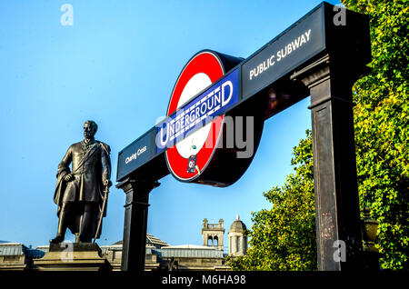 LONDON, GROSSBRITANNIEN - OCT. 15, 2017: Statue von Major General Sir Henry Havelock k.c.b. von William Behnes am Trafalgar Square. in der Nähe von Charing Cross Station. Stockfoto