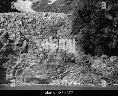 Die Textur einer Bröckelnden Gletscher zeigt sich in Schwarz und Weiß Stockfoto