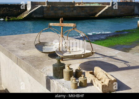 Waage, Fischmarkt, Hafen von Ponta do Sol, Santo Antao, Kap Verde Stockfoto