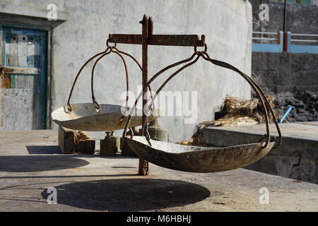 Waage, Fischmarkt, Hafen von Ponta do Sol, Santo Antao, Kap Verde Stockfoto