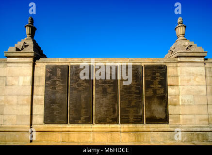 Ein Denkmal an der Wand des Taukkyan Krieg Friedhof, enthält die Gräber von 6,374 Soldaten, die im Zweiten Weltkrieg starben Stockfoto