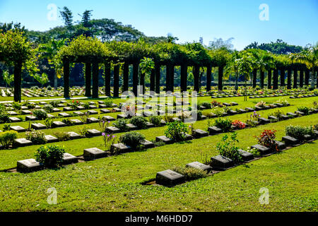 Einige Friedhöfe der Taukkyan Krieg Friedhof, enthält die Gräber von 6,374 Soldaten, die im Zweiten Weltkrieg starben Stockfoto
