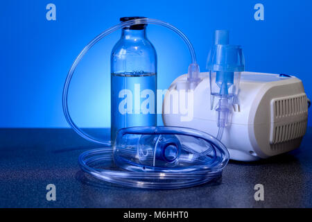 Medizinische Zerstäuber für die Behandlung von Bronchitis. Kamera gege Stockfoto