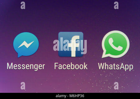 Eine Nahaufnahme der Facebook-, Messenger- und WhatsApp-App-Icons auf einem Smartphone-Bildschirm Stockfoto