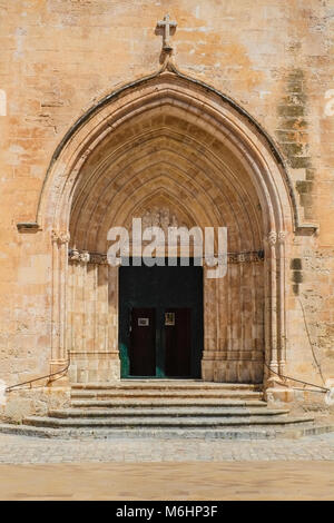 Kirche Tür in der Altstadt von Ciutadella, Menorca. Stockfoto