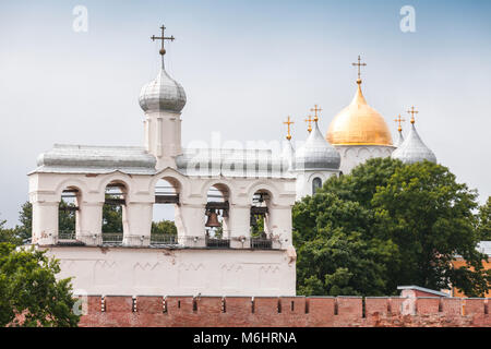 Glockenturm der St. Sophia Kathedrale, Weliki Nowgorod, Russland. Es wurde 1045-1050 gebaut Stockfoto