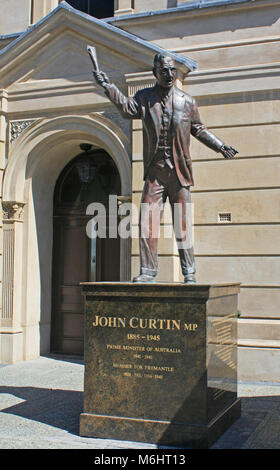 Bronzestatue von John Joseph Curtin Premierminister von Australien 1941 bis 1945 in Fremantle, Western Australia Stockfoto