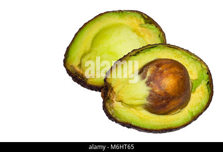 Zwei Scheiben Avocado auf weißem Hintergrund. Eine Scheibe mit Kern. Design Element für Etikett. Stockfoto