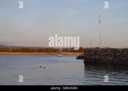 Sonnenaufgang über dem Exe Estuary, Bowling Green Marsh, Bath, Exeter, Devon, Großbritannien. Natürliche Ruhe an einem Frühlingsmorgen, April, 2016. Stockfoto