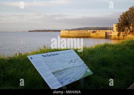 Sonnenaufgang über dem Exe Estuary, Bowling Green Marsh, Bath, Exeter, Devon, Großbritannien. Natürliche Ruhe an einem Frühlingsmorgen, April, 2016. Stockfoto