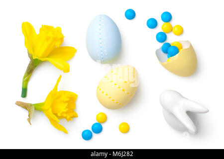 Ostern Zusammensetzung auf weißem Hintergrund. Ansicht von oben Stockfoto