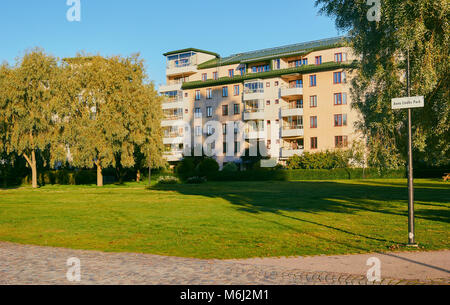 Anna Lindh Park, Hammarbyhamnen, Stockholm, Schweden, Skandinavien. Benannt nach der schwedischen Außenministerin Anna Lindh am 11. September 2003 ermordet wurde. Stockfoto