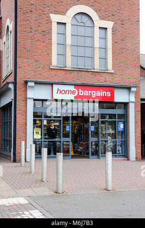 (12) Bilder in diesem kleinen Satz im Zusammenhang mit der Home Schnäppchen Retail Outlet im Abbey Foregate in Shrewsbury. Stockfoto