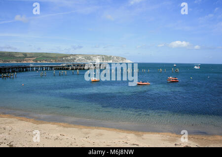 Seascape Aussicht über Swanage Bay in Richtung Ballard auf einem sonnigen Tag, Swanage, Dorset, Großbritannien Stockfoto