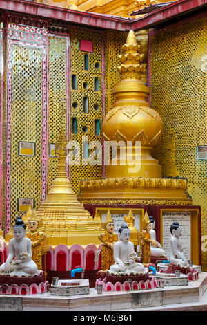 Details im Innenraum des Sutaungpyei Pagode. Mandalay Hill, Myanmar (Birma). Stockfoto