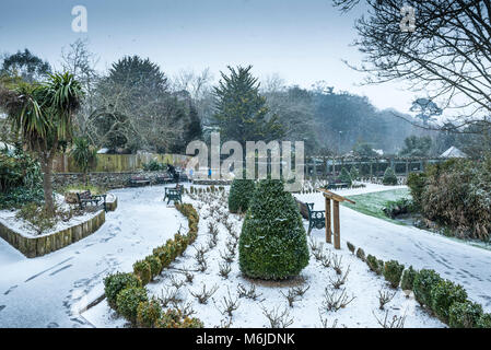 Winter schnee Szene in Trenance Gärten in Newquay Cornwall. Stockfoto