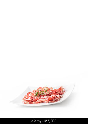 Prosciutto. Gerollte Scheiben köstliche italienische Prosciutto mit Rosmarin. Stockfoto