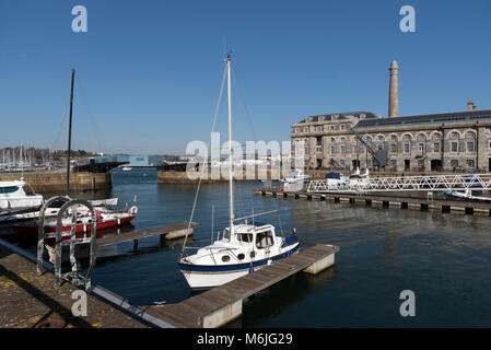 Plymouth Devon England UK. Februar 2018. Die Royal William Yard Marina auf Plymouth' Waterfront Stockfoto