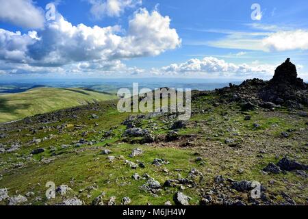 Großer Stein Cairn auf Heben Stockfoto