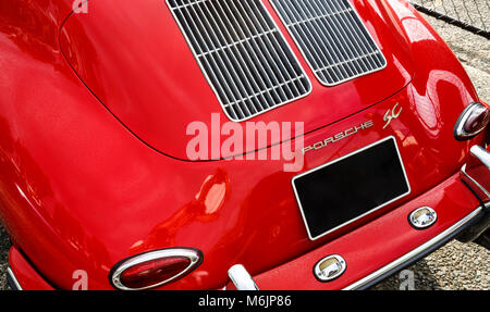 Ansicht der Rückseite ein klassisches Auto, Porsche 356 SC, Baujahr 1964-65, stößelstange 71-kW-Motor, 95 PS, Scheibenbremsen rundum Stockfoto