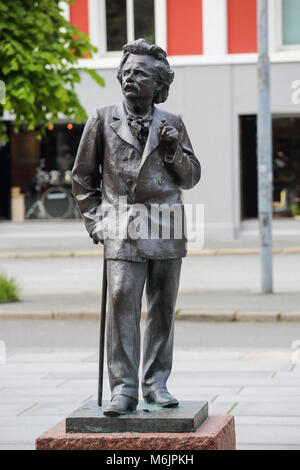 Skulptur des berühmten norwegischen Komponisten Edvard Grieg in der Nähe von Grieg Halle in Bergen, Norwegen Stockfoto