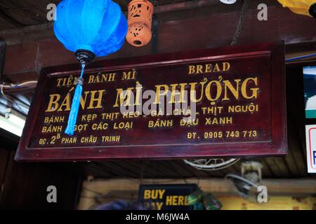 Der Eingang zum berühmten Banh MI Phuong Restaurant in Hoi An, Vietnam Stockfoto
