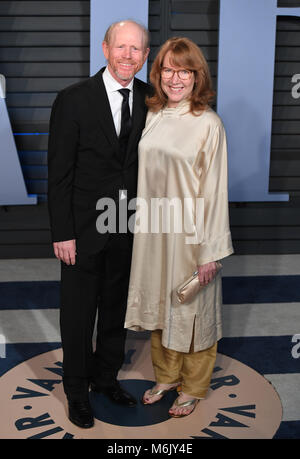 Ron Howard und Cheryl Howard an der Vanity Fair Oscar Party in Beverly Hills, Los Angeles, USA. PRESS ASSOCIATION Foto. Bild Datum: Sonntag, 4. März 2018. Siehe PA Geschichte showbiz Oscars. Photo Credit: PA-Kabel Stockfoto