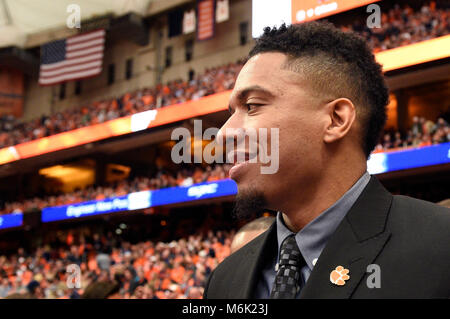 Syracuse, NY, USA. 3 Mär, 2018. Clemson Tiger Assistant Coach Steve Smith während der ersten Hälfte des Spiel als der Syrakus Orange besiegte die Clemson Tiger 55-52 in einer ACC matchup an den Carrier Dome in Syracuse, NY. Foto von Alan Schwartz/Cal Sport Media/Alamy leben Nachrichten Stockfoto