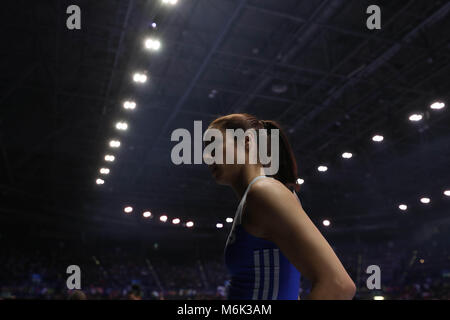 Birmingham, Großbritannien. 3 Mär, 2018. IAAF World Indoor Championships. Katerina STEFANIDI (Griechenland) spricht mit ihrem Trainer während der Pole Vault Finale bei den IAAF World Indoor Championships 2018 Credit: Ben Stand/Alamy leben Nachrichten Stockfoto