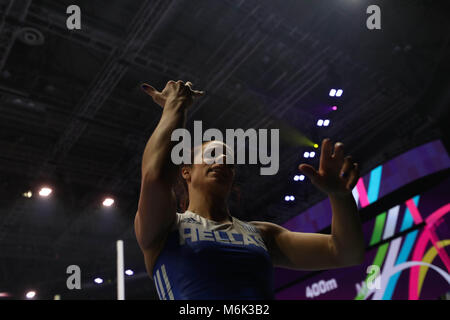 Birmingham, Großbritannien. 3 Mär, 2018. IAAF World Indoor Championships. Katerina STEFANIDI (Griechenland) spricht mit ihrem Trainer während der Pole Vault Finale bei den IAAF World Indoor Championships 2018 Credit: Ben Stand/Alamy leben Nachrichten Stockfoto